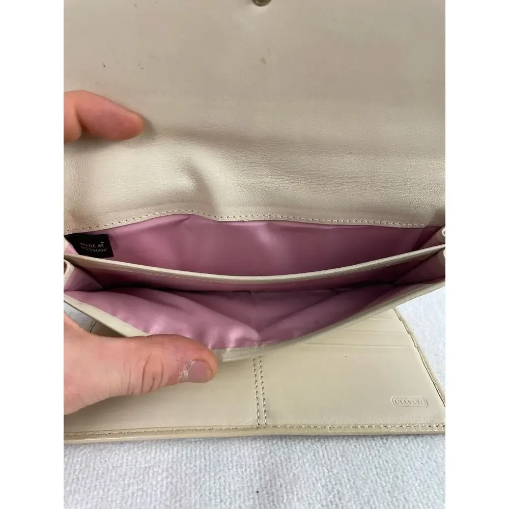 Vintage Coach Soho pleated leather cream trifold wallet Classic Minimal Luxe